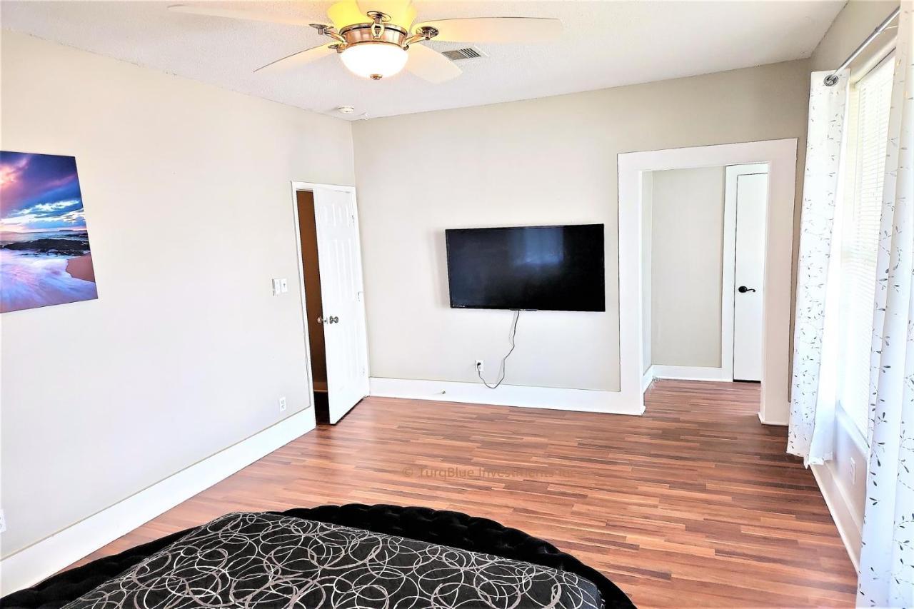 Casaazul-2605A-Couples Retreat By Beach & Pleasure Pier 1 Block Away- 2Bed 2Bath- 7 Minutes To Cruise Terminal Galveston Exterior photo