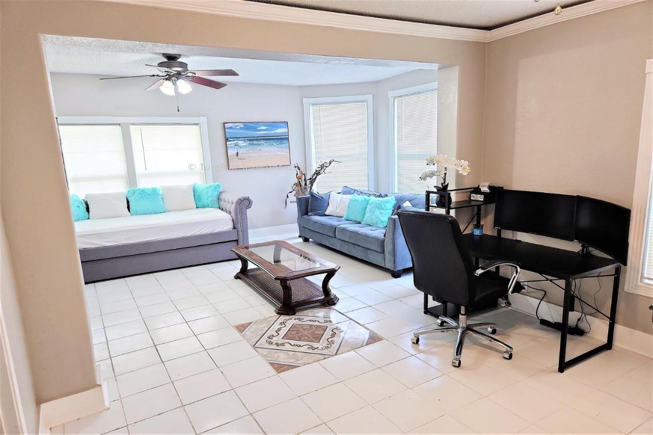 Casaazul-2605A-Couples Retreat By Beach & Pleasure Pier 1 Block Away- 2Bed 2Bath- 7 Minutes To Cruise Terminal Galveston Exterior photo