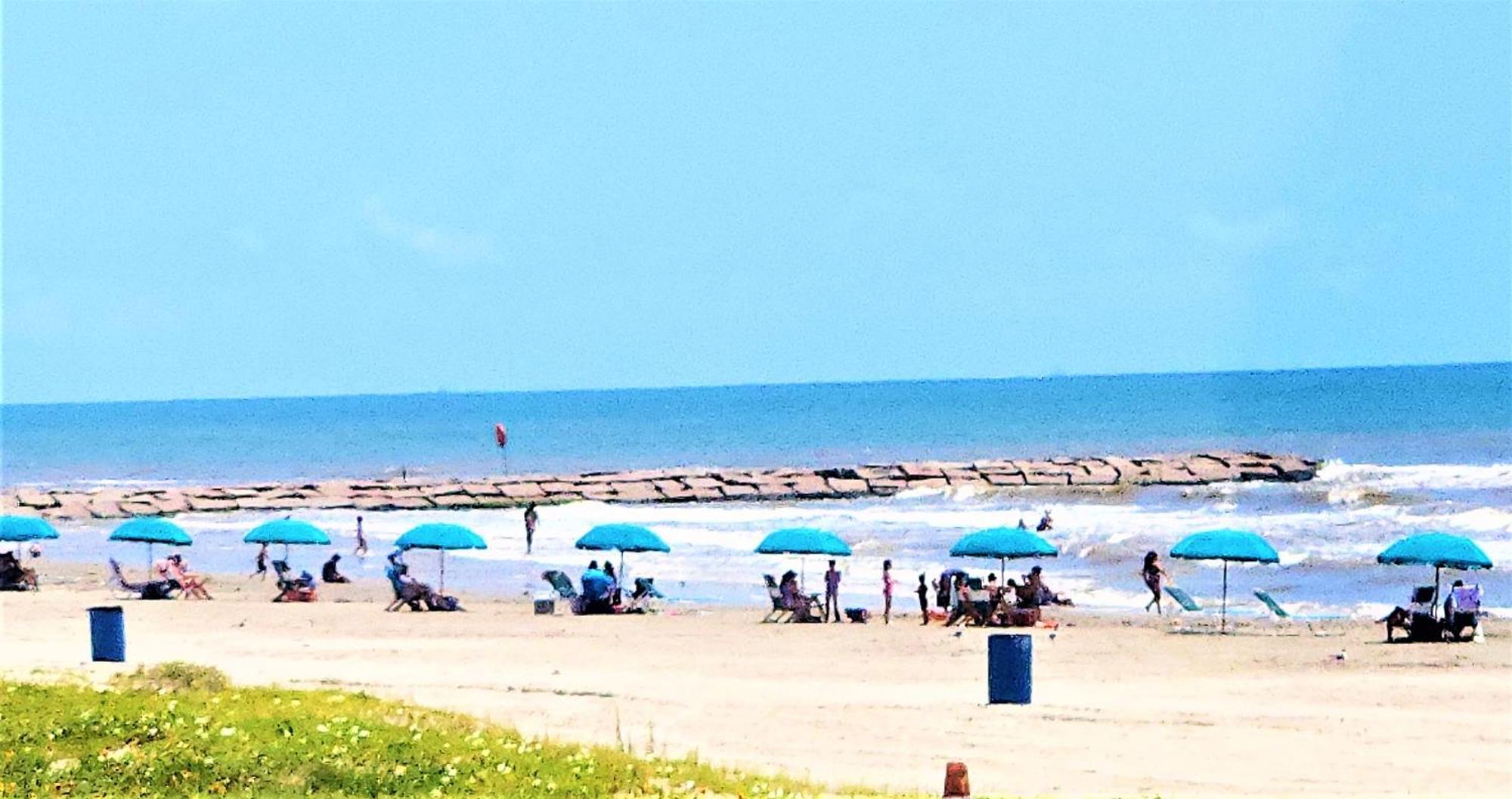 Casaazul-2605A-Couples Retreat By Beach & Pleasure Pier 1 Block Away- 2Bed 2Bath- 7 Minutes To Cruise Terminal Galveston Exterior photo