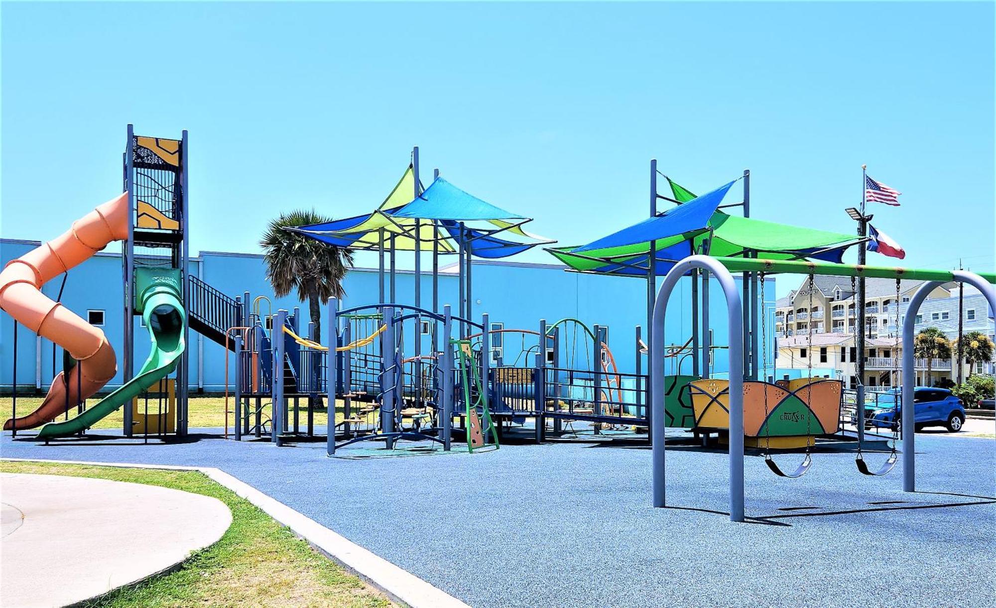 Casaazul-2605A-Couples Retreat By Beach & Pleasure Pier 1 Block Away- 2Bed 2Bath- 7 Minutes To Cruise Terminal Galveston Exterior photo