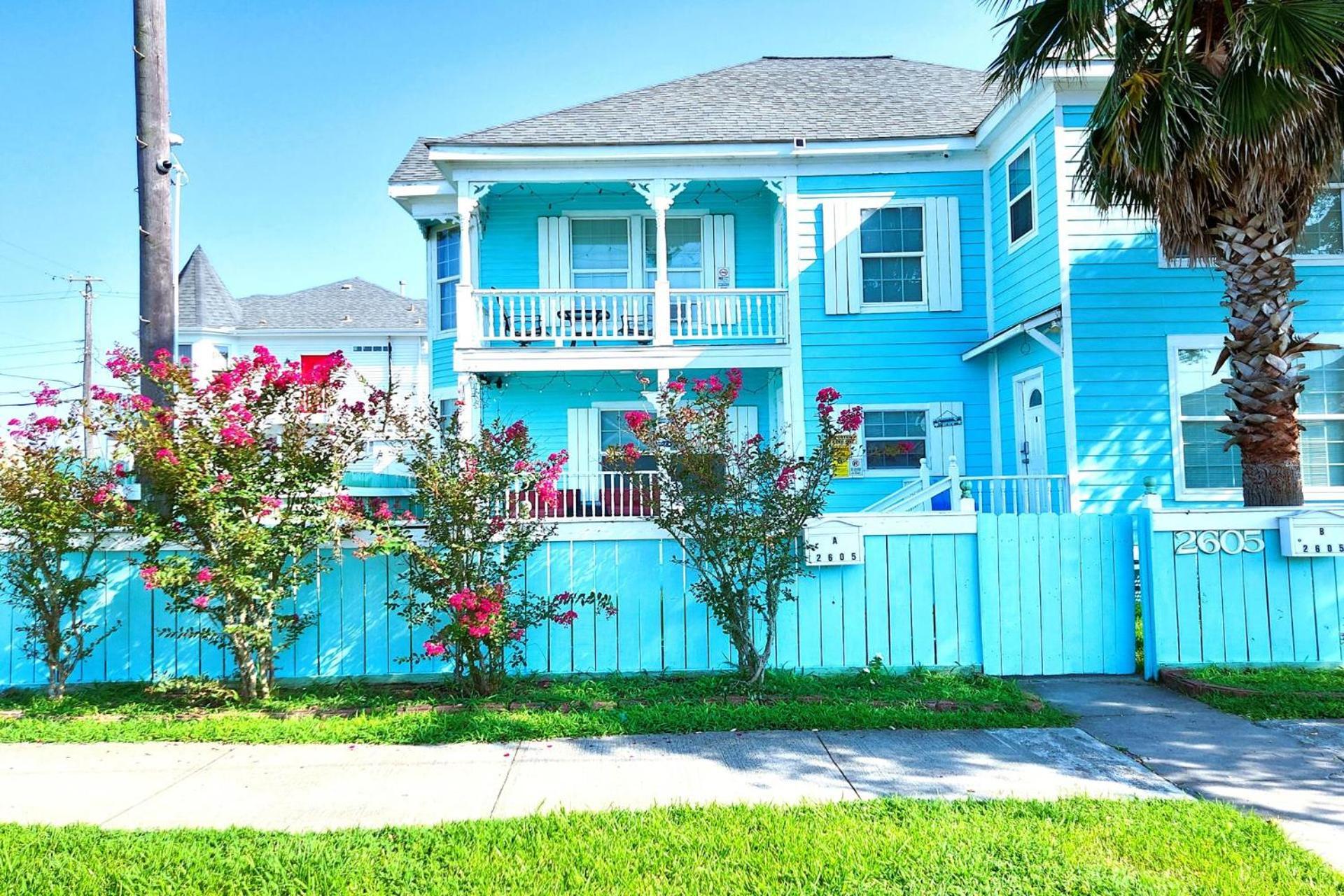 Casaazul-2605A-Couples Retreat By Beach & Pleasure Pier 1 Block Away- 2Bed 2Bath- 7 Minutes To Cruise Terminal Galveston Exterior photo