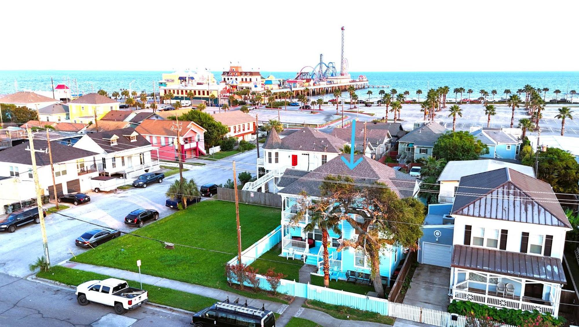 Casaazul-2605A-Couples Retreat By Beach & Pleasure Pier 1 Block Away- 2Bed 2Bath- 7 Minutes To Cruise Terminal Galveston Exterior photo